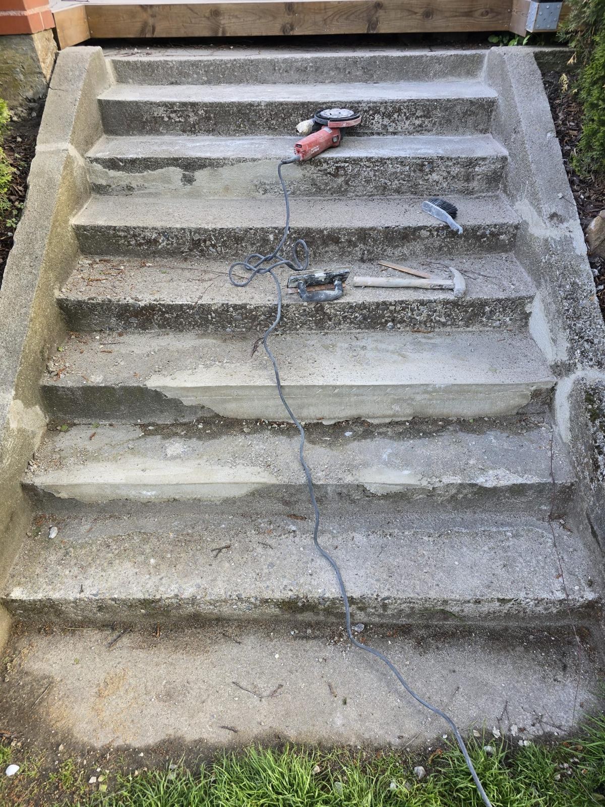 Betongtrappa före renovering i Malmö
