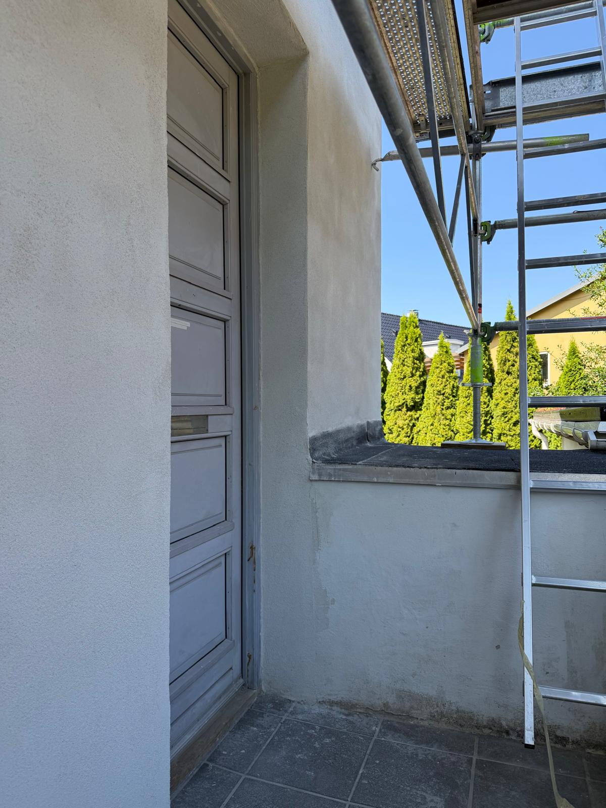 Putsning av balkong och entré på villa i Malmö
